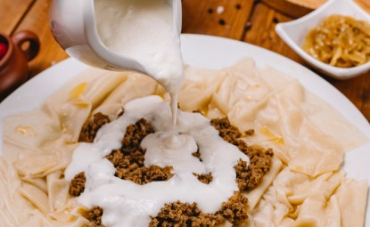 Mantının Yanına Ne Gider? Kayseri ve Bohça Mantısı İçin Tamamlayıcı Lezzetler