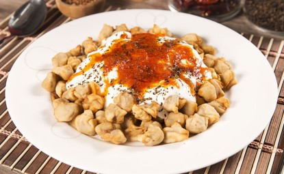 Mantıya Salçalı Sos Nasıl Yapılır?